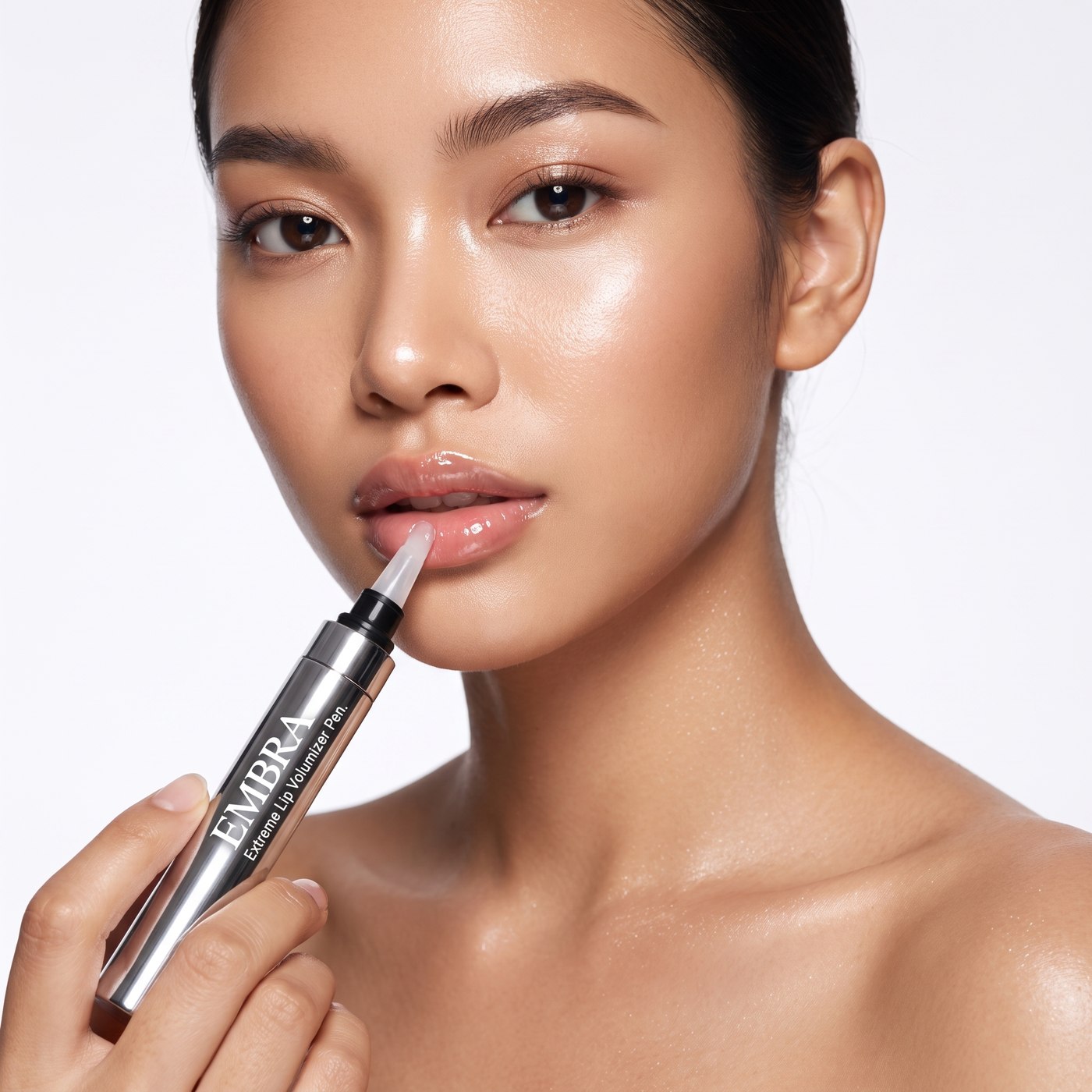 Model with the EMBRA Lip Volumizer Pen